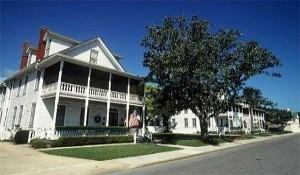 Spray foam insulation to improve energy efficiency of new houses in Naples, Florida